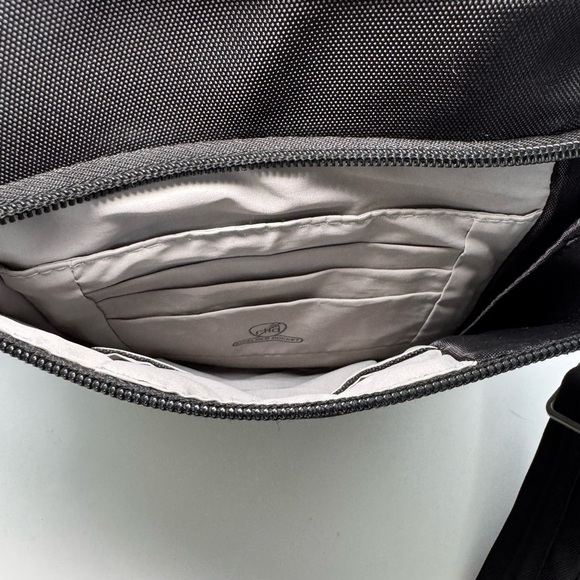 Travelon Anti-Theft Messenger bag medium black - Picture 2 of 14